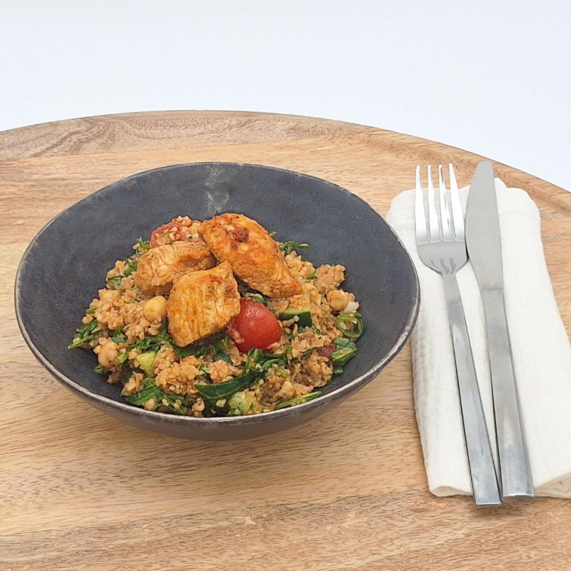 Bulgursalat mit Harissa-Hähnchen