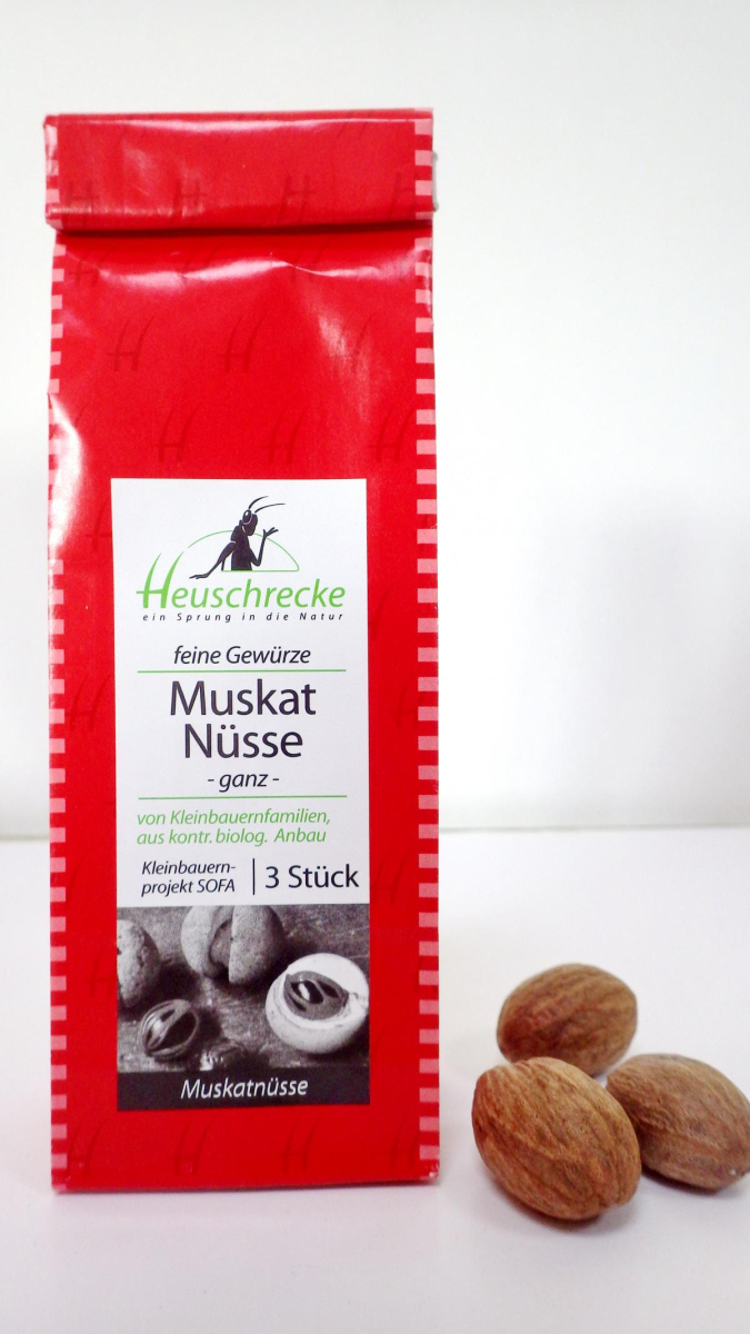 Muskatnüsse, ganz