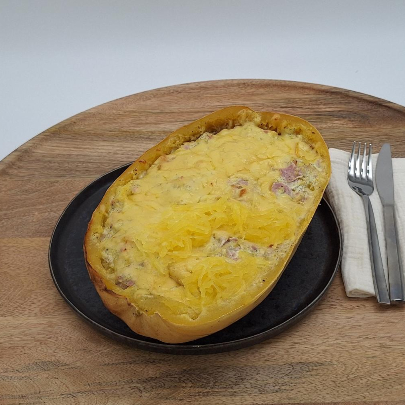 Spaghettikürbis mit Schinken und Käse